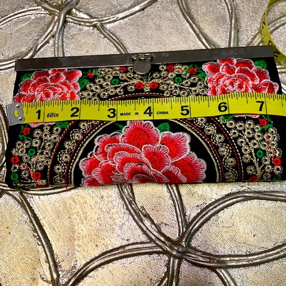 Embroidered Multi Color Floral Wallet 4 Open 1 Zip Pocket 8 Card Slots Clutch - Picture 9 of 12